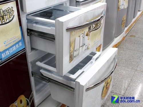 保鲜模式随意选美菱三门冰箱现7999元