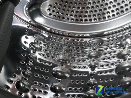 新舱门让人眼前一亮LG时尚滚筒7225元