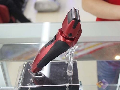 酒红色凸显个性 松下剃须刀ES-RW30S_家电_科技时代_新浪网