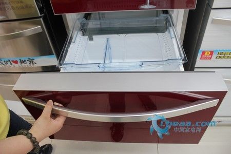 节能补贴400元卡萨帝意式三门冰箱热销