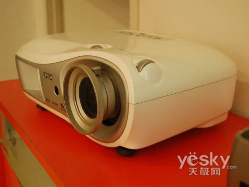 ���ж��а�����720PͶӰ������14800Ԫ