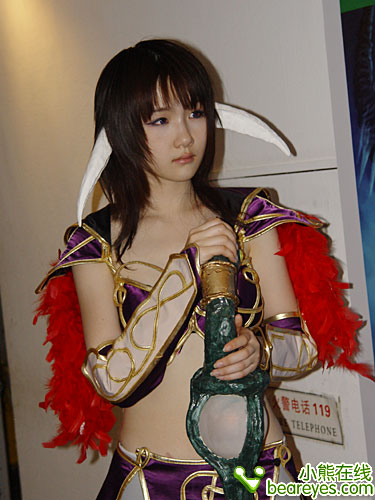好板还需美女衬华硕DX10主板发布花絮
