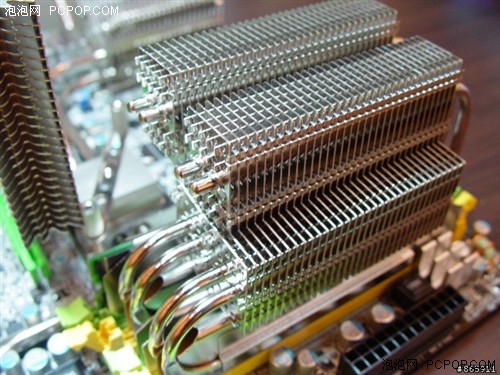 装不进去机箱的DFI主板X48大图解析!