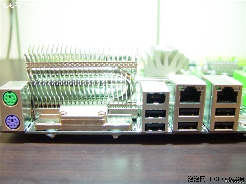 装不进去机箱的DFI主板X48大图解析!