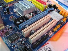 逼二线降价!技嘉酷睿整合降至499元