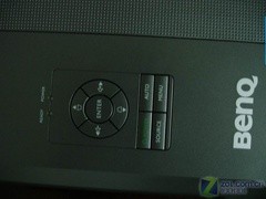 轻松提着走明基SP820高亮投影机上市
