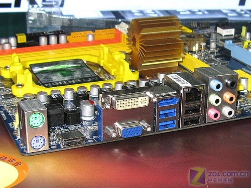 搭载SB750南桥悍马790GX主板仅售699元