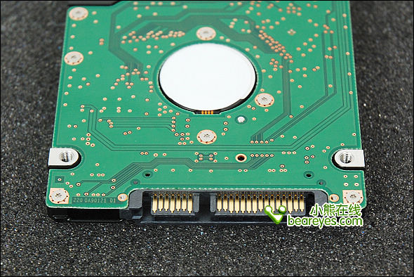 2.5”战胜台式机硬盘 日立7K320-250GB_硬件_科技时代_新浪网