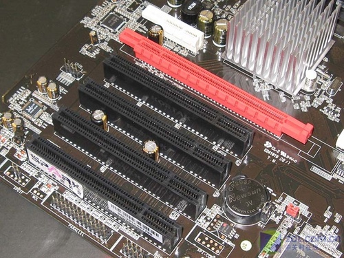 ���ı���1.7GHz�ڳ�DX10�彵��399Ԫ