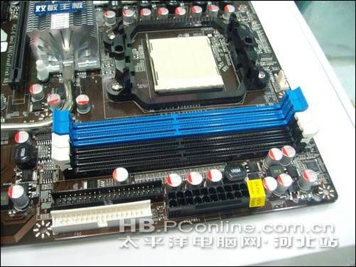 热管带显存双敏豪华限量790GX到货