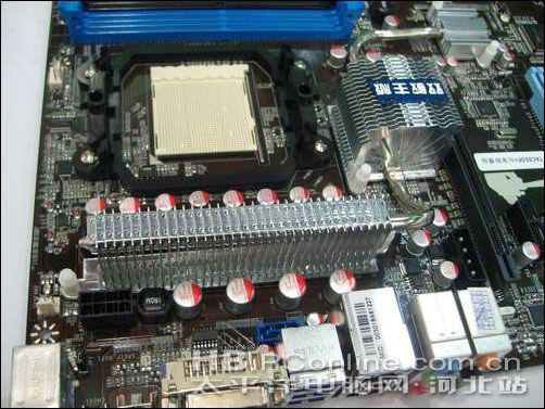 热管带显存双敏豪华限量790GX到货