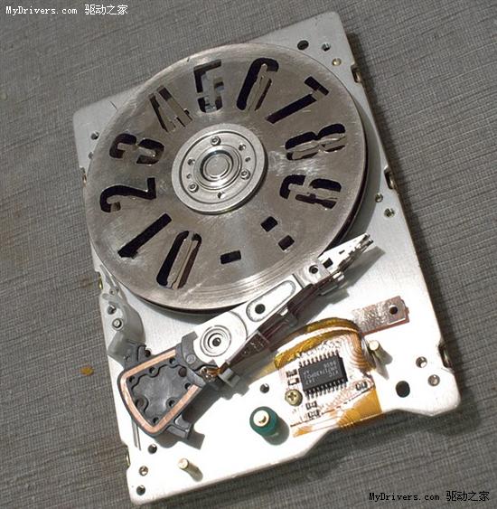 牛人暴强DIY 硬盘改造视觉暂留电子钟