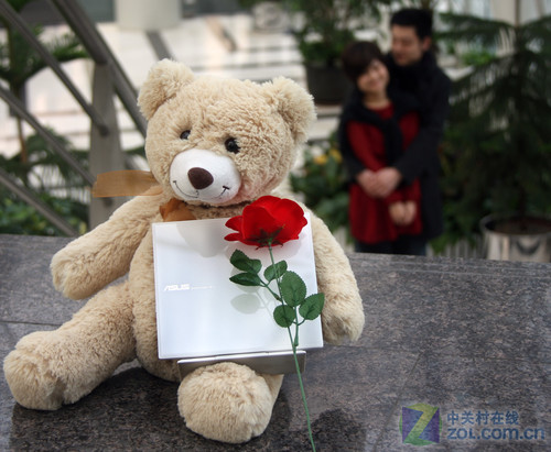 精品与美女同在华硕外置刻录机图赏