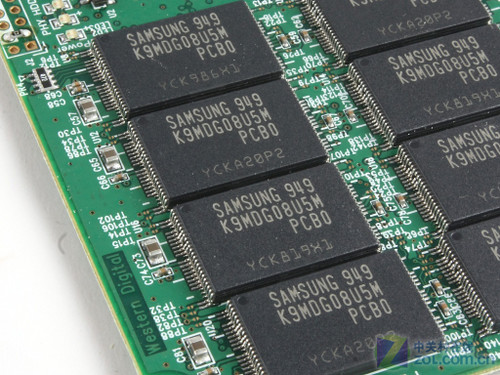 西部数据siliconedge blue固态硬盘虽然使用印有自己标签的颗粒,但是