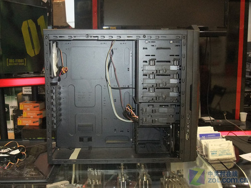 LED温控显示屏 NZXT圣战士921机箱到货_硬件