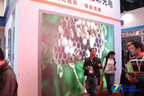 2012广州LED展:强力巨彩展台人气旺_硬件