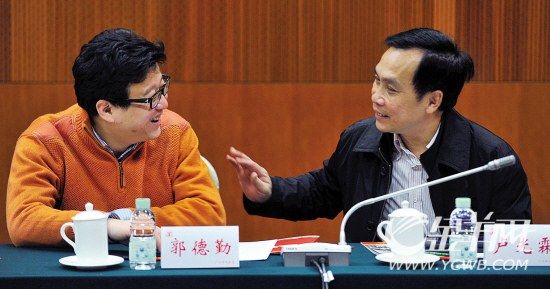 代表卢光霖问丁磊"你养的猪多少钱一头 新快报记者 黎湛均/摄