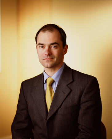 ARM CEO���ס���˹��(Warren East)