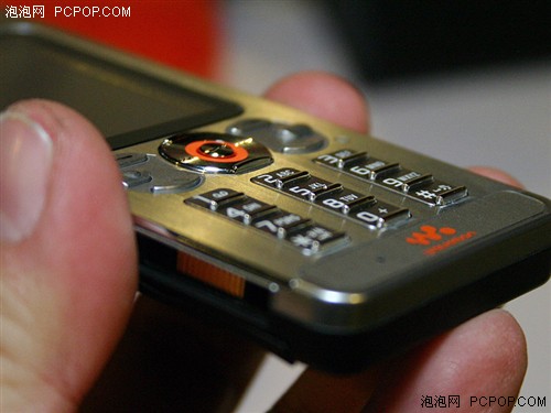 ���Walkman����W880i�ݽ��ƽ�2K