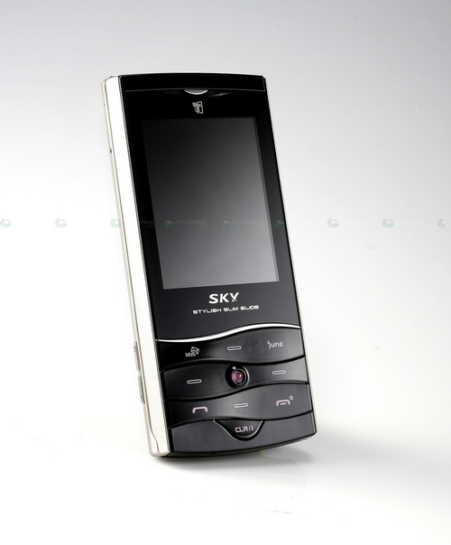 浪漫波浪形SKY韩国推出超薄手机IM-S300