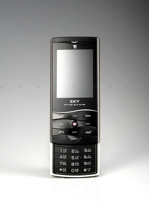 独特波浪按键SKY推出智能手机IM-S300