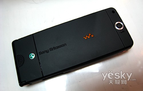 再现经典设计，索尼爱立信W350C深圳上市