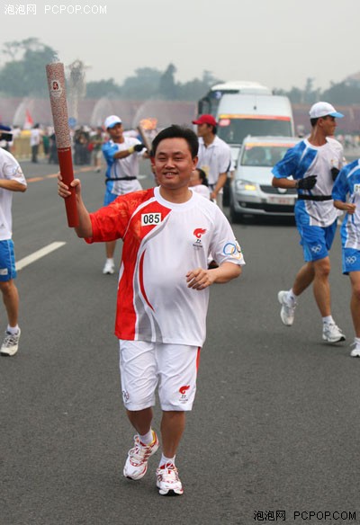 母子同传圣火黄光裕圆梦北京!
