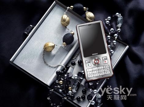BBK音乐手机i399金属外壳 媲美NOKIA6500_