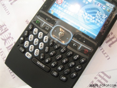 诱惑力不小摩托全键盘智能Q8降至1590