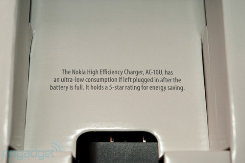 独特外形诺基亚旋盖手机7705开箱图赏