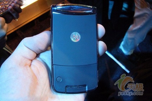 经典华美翻盖手机 摩托罗拉V9仅售价599元_手机