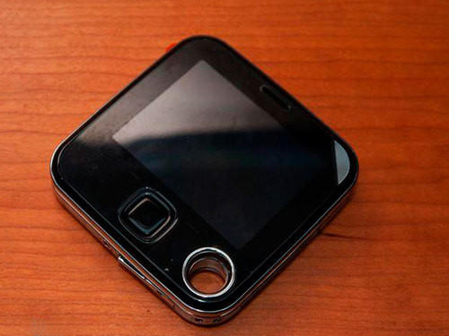 时尚旋盖非智能诺基亚CDMA机7505曝光