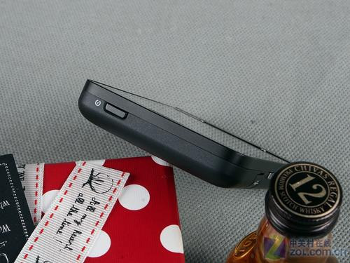 OPhone再添猛将飞利浦V900外观评测(3)