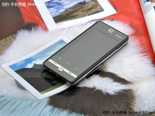 首款MTK智能+WM6.5双卡技嘉S1205评测