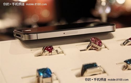 iPhone4又降价啦 完美越狱后仅售6199元_手机