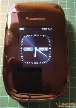 开箱图曝光 黑莓翻盖智能机9670试玩_手机