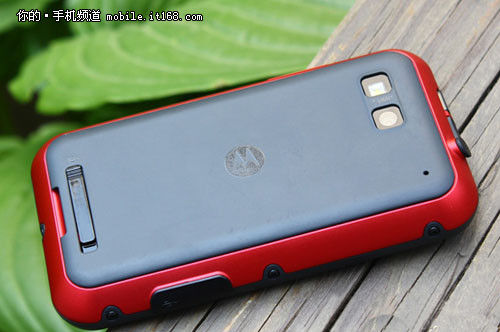 defy新版到货 摩托罗拉MB525红版售2000_手