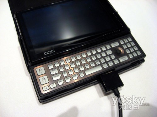 Vista随身行!OQO二代UMPC实物图片秀