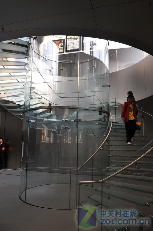 北京西单大悦城Apple Store今盛大开业_笔记本