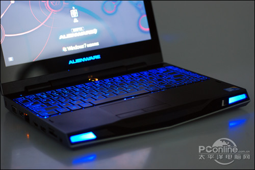 戴尔alienware m11x梦幻的夜间灯光效果