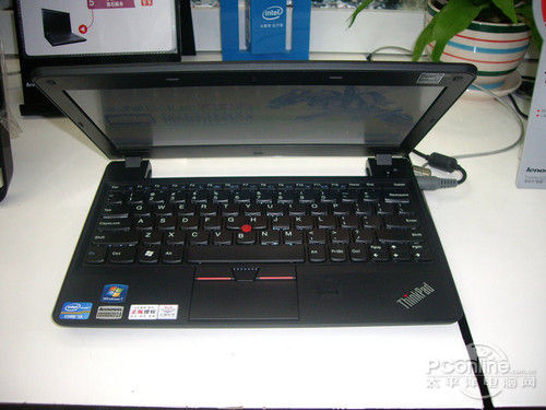 联想ThinkPad X120e，轻便与耐用的完美结合