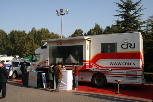 图文:中国国际广播电台转播车_通讯与电讯