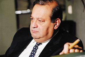 全球新首富从小跟父亲学赚钱11岁首次尝试投资