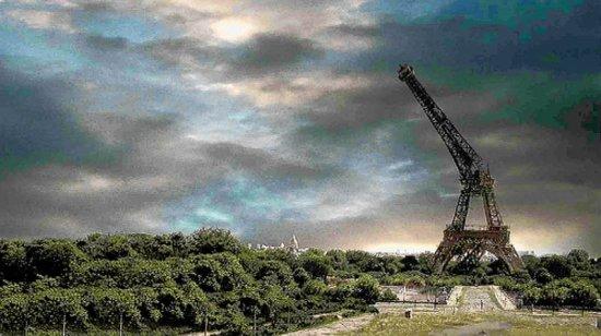 法国工业时代的标志性建筑物——用钢铁建造的艾菲尔铁塔摇摇欲坠。