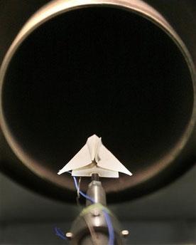 日本研制太空纸飞机能承受7倍音速230度高温