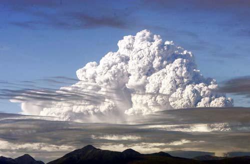 智利火山沉默九千年后首次喷发气势壮观(图)