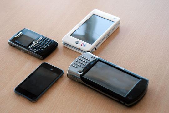 MID产品与手机MP3大小对比(组图)