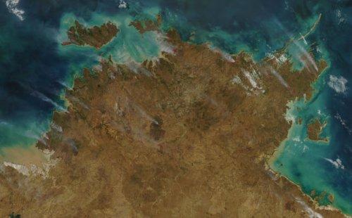 太空俯瞰地球：从火山喷发到沙尘暴(组图)
