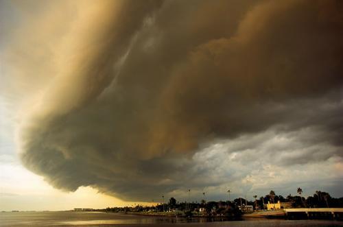 美国新书展示地球自然奇观：壮观的雷雨云(图)