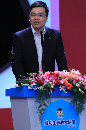 图为：谢宏出席《谢宏真道理》新书发布会
